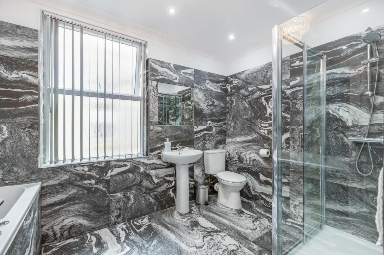 Crystal Towers Sasco Apartments Blackpool Bagian luar foto