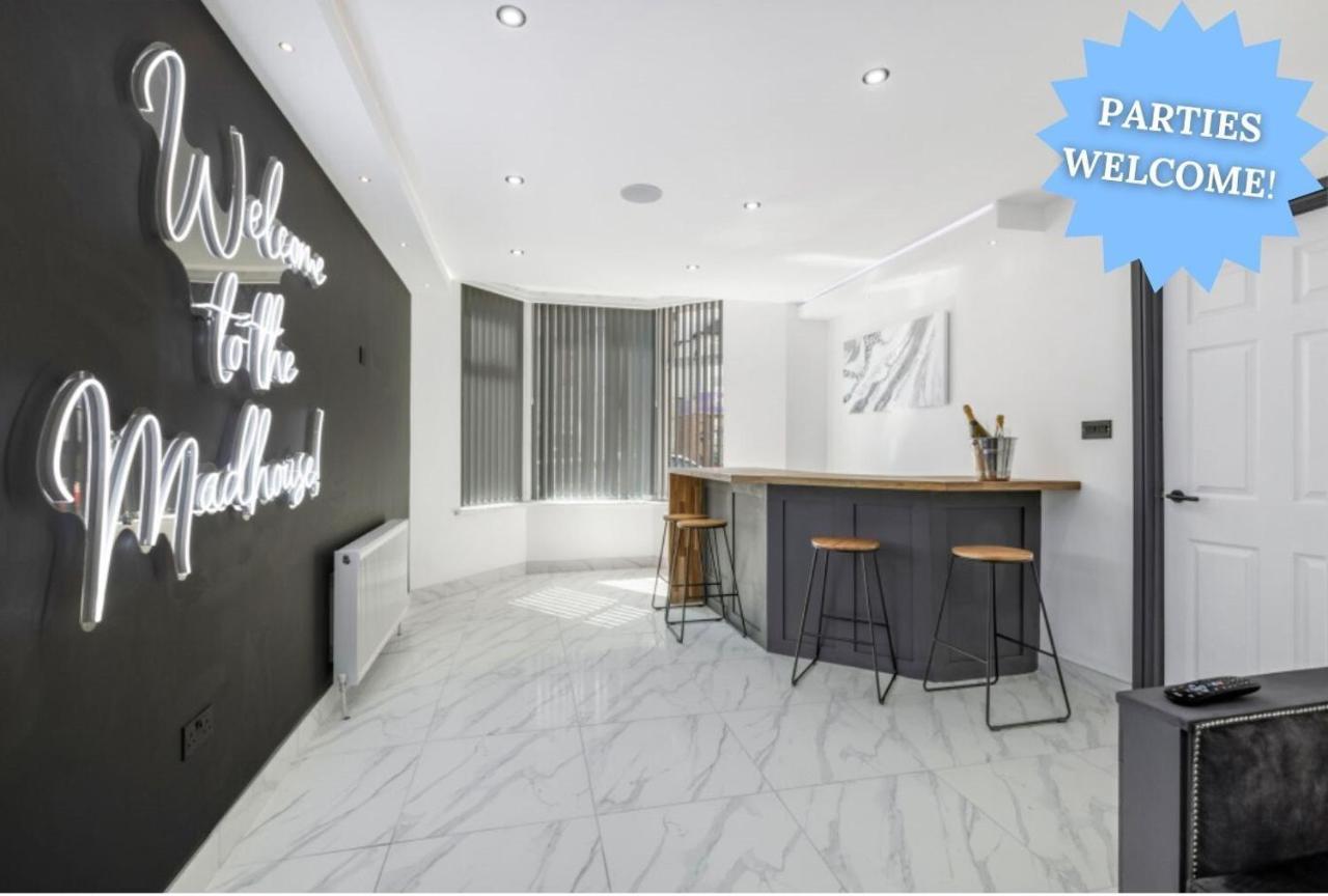 Crystal Towers Sasco Apartments Blackpool Bagian luar foto